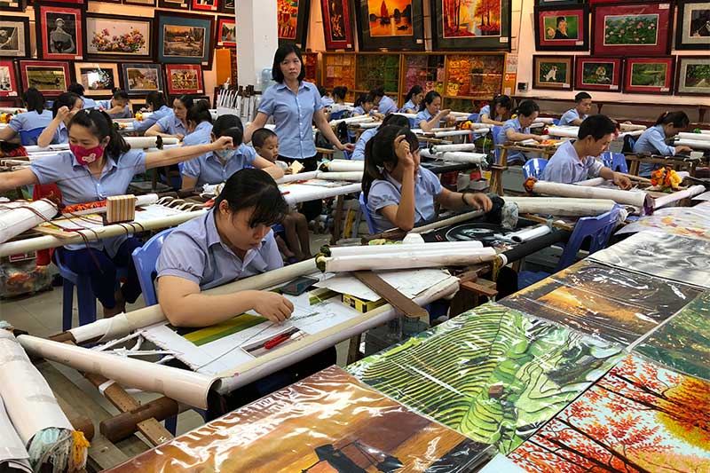 Pinturas bordadas en seda en Bahia de Halong