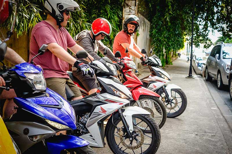 Haz un recorrido por la ciudad en moto