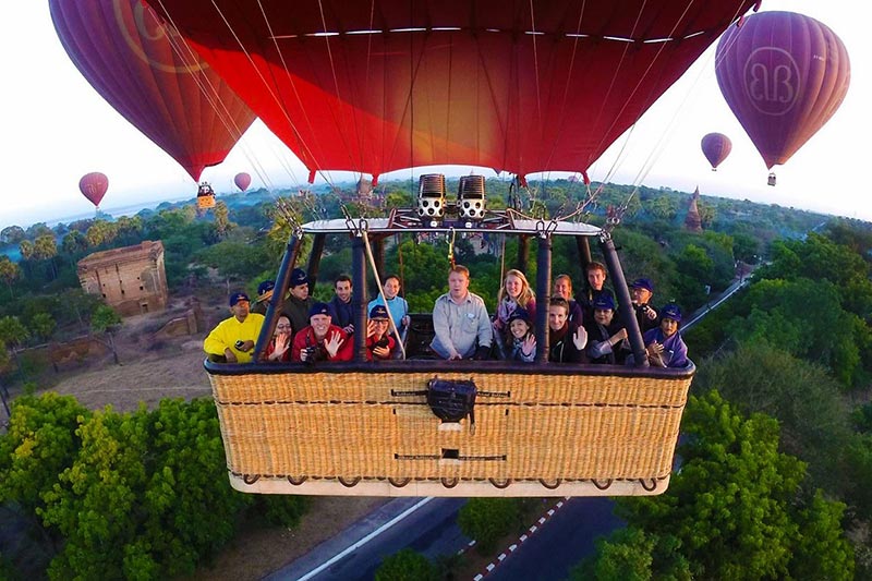 Voe em um balão de ar quente sobre Bagan - Descobrir o Myanmar