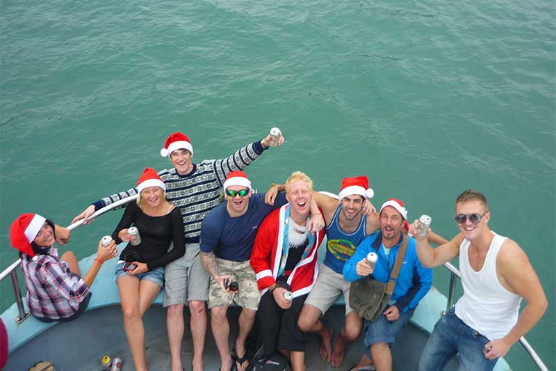 Celebrar o Natal na Baía de Halong, Vietnã