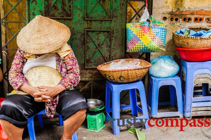 sleeping vendor hanoi street sleeping vendor hanoi street vietnam tours
