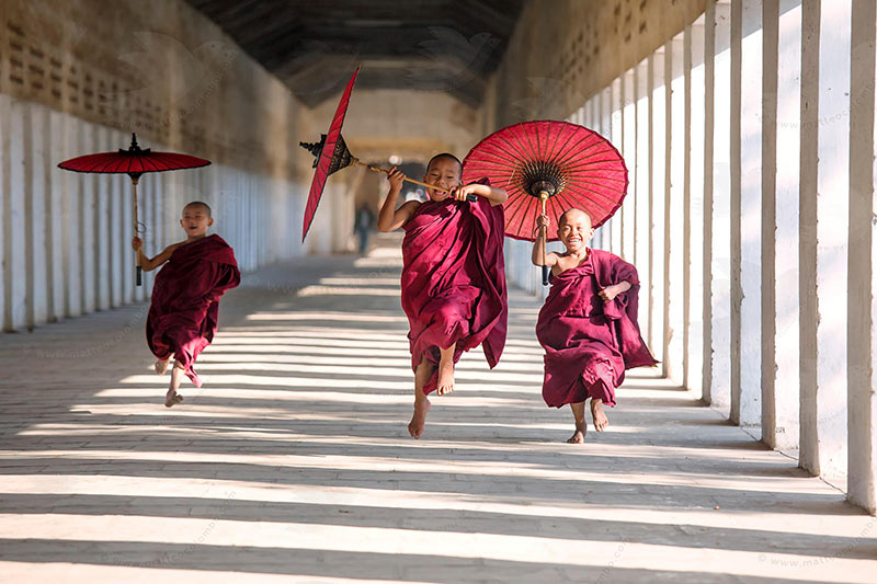 Meninos Monges - Viagens para Myanmar