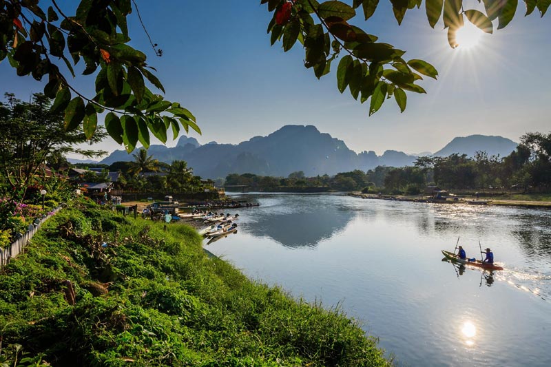 Viajes a Laos en río Nam Song