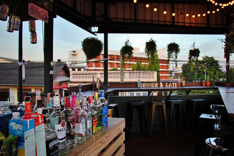 Dinner Late Café & Hangout em Chiang Rai - Viajar para Tailândia